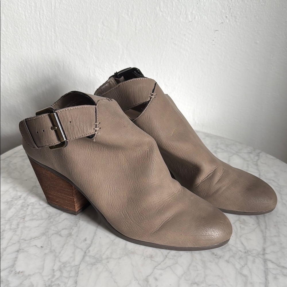 AEROSOLES Women's Taupe Ankle Boots